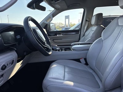 2023 Jeep Wagoneer Base