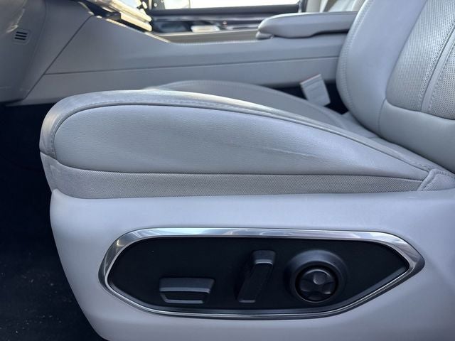 2023 Jeep Wagoneer Base