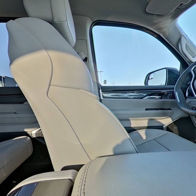 2023 Jeep Wagoneer Base