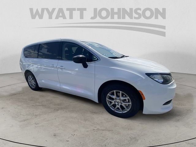 2024 Chrysler Voyager LX