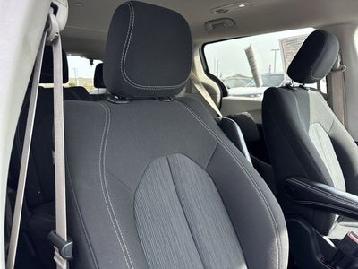 2024 Chrysler Voyager LX
