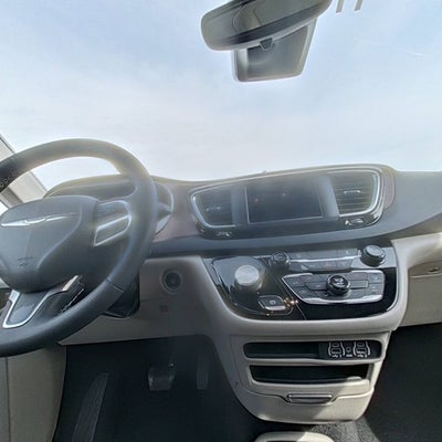2024 Chrysler Voyager LX