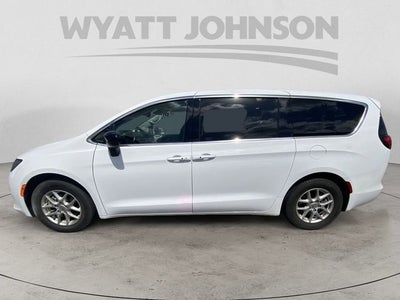 2024 Chrysler Voyager LX