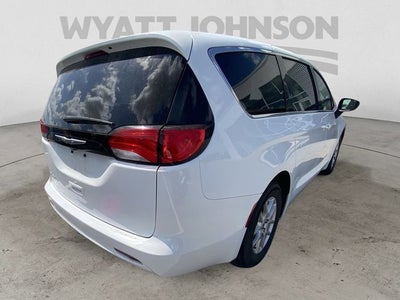 2024 Chrysler Voyager LX