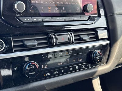 2024 Nissan Pathfinder SV