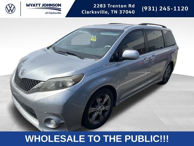 2014 Toyota Sienna SE 8 Passenger