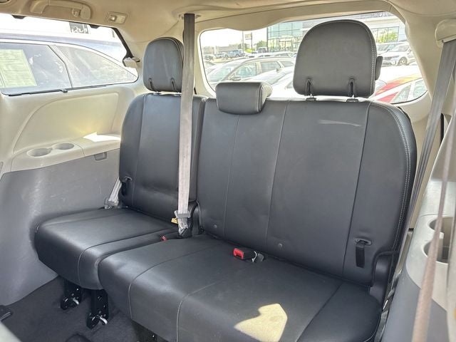 2014 Toyota Sienna SE 8 Passenger