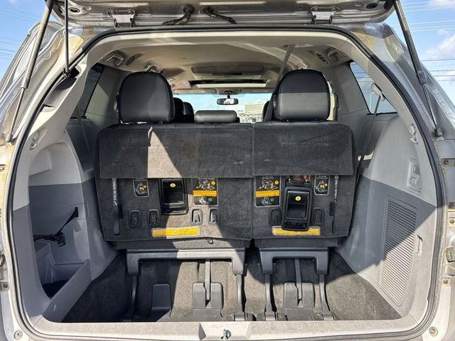 2014 Toyota Sienna SE 8 Passenger