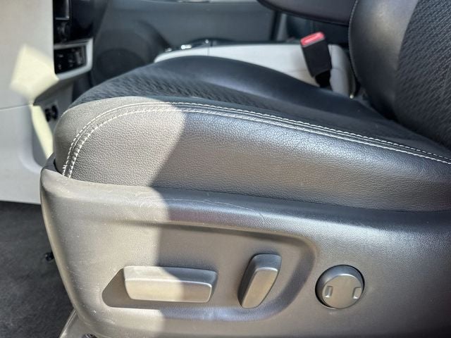 2014 Toyota Sienna SE 8 Passenger