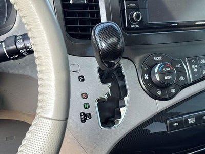 2014 Toyota Sienna SE 8 Passenger