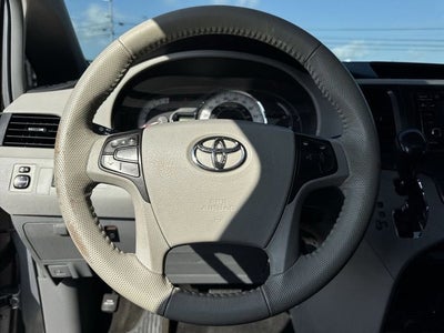 2014 Toyota Sienna SE 8 Passenger