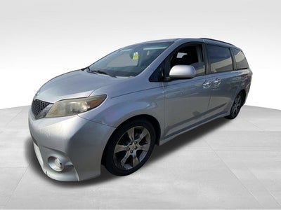 2014 Toyota Sienna SE 8 Passenger