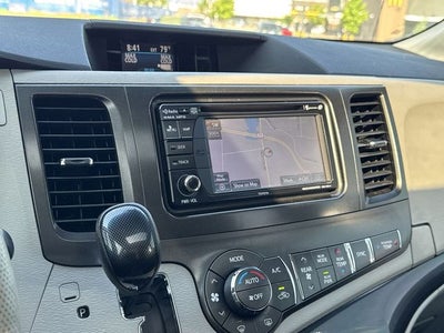 2014 Toyota Sienna SE 8 Passenger