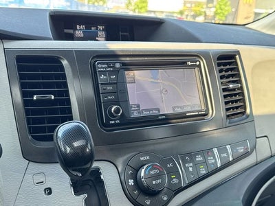 2014 Toyota Sienna SE 8 Passenger