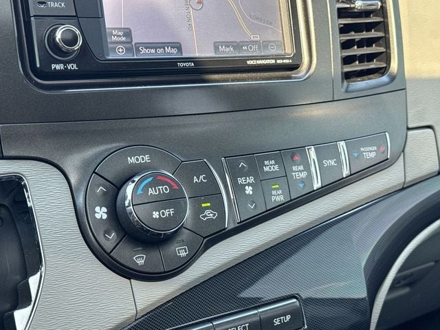 2014 Toyota Sienna SE 8 Passenger
