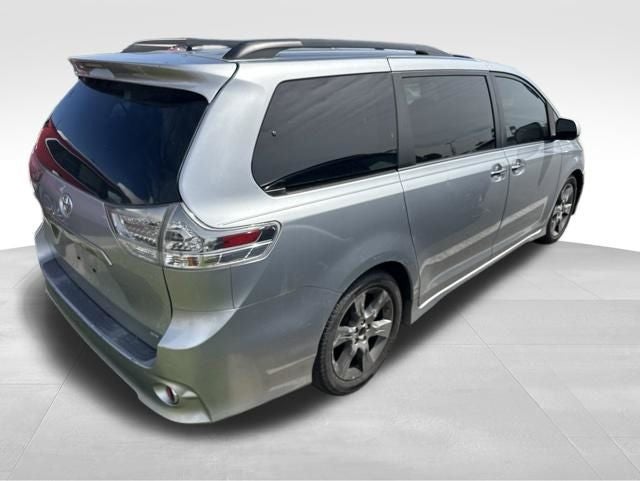 2014 Toyota Sienna SE 8 Passenger