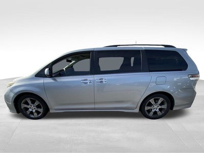 2014 Toyota Sienna SE 8 Passenger