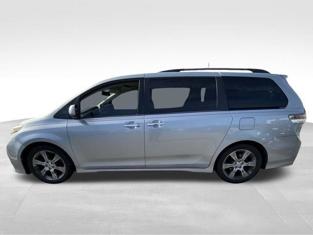 2014 Toyota Sienna SE 8 Passenger