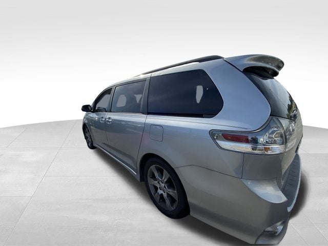 2014 Toyota Sienna SE 8 Passenger