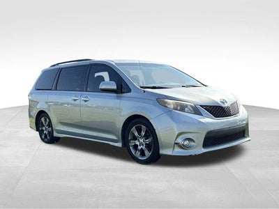 2014 Toyota Sienna SE 8 Passenger