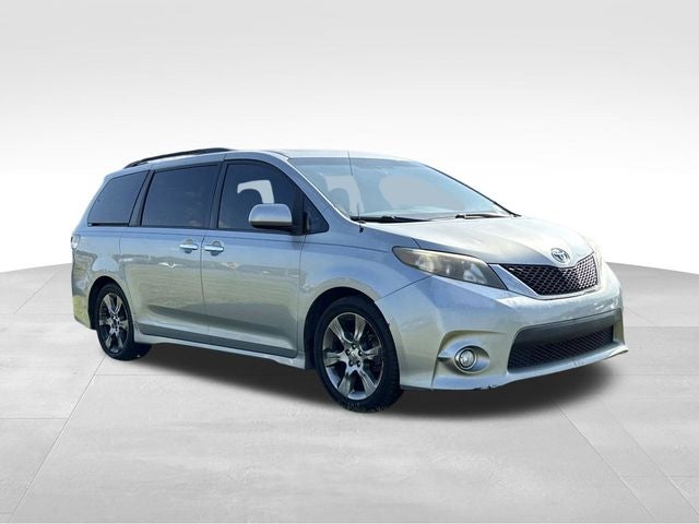 2014 Toyota Sienna SE 8 Passenger