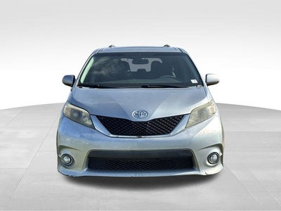 2014 Toyota Sienna SE 8 Passenger