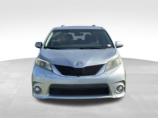 2014 Toyota Sienna SE 8 Passenger