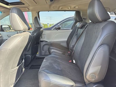2014 Toyota Sienna SE 8 Passenger