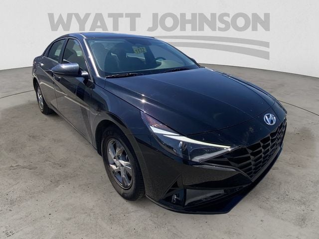 2023 Hyundai Elantra SE