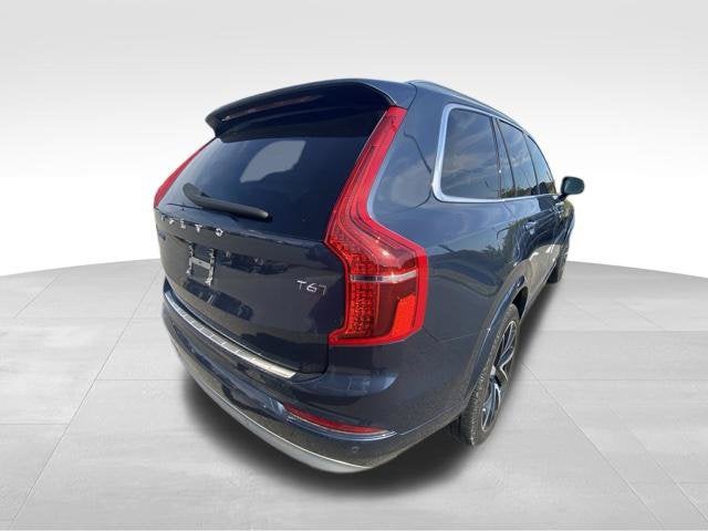 2022 Volvo XC90 T6 Momentum