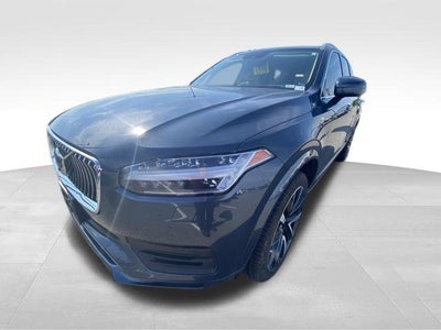 2022 Volvo XC90 T6 Momentum