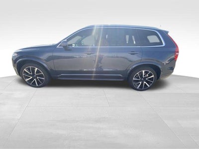 2022 Volvo XC90 T6 Momentum