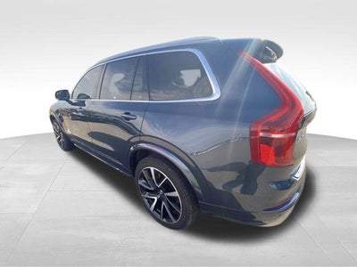 2022 Volvo XC90 T6 Momentum