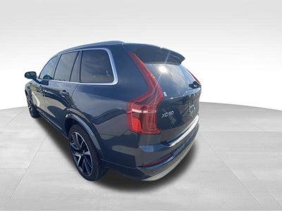 2022 Volvo XC90 T6 Momentum