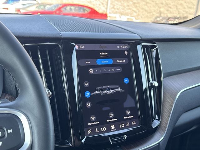 2022 Volvo XC60 B5 Momentum