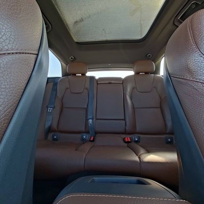 2022 Volvo XC60 B5 Momentum