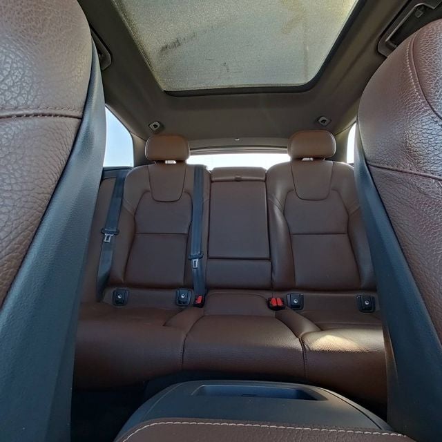 2022 Volvo XC60 B5 Momentum