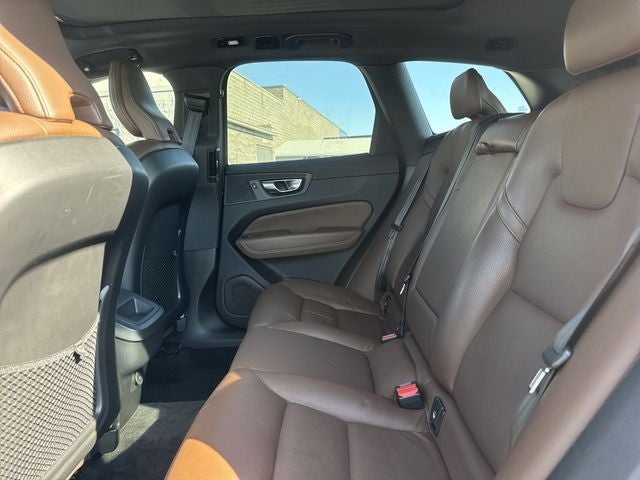 2022 Volvo XC60 B5 Momentum