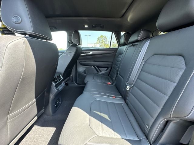 2026 Volkswagen Atlas Cross Sport 2.0T SEL R-Line Black