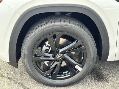 2026 Volkswagen Atlas Cross Sport 2.0T SEL R-Line Black