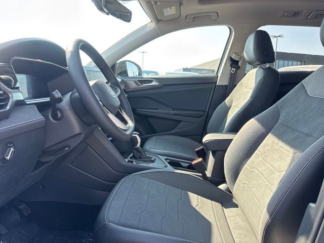 2026 Volkswagen Taos 1.5T SE Black