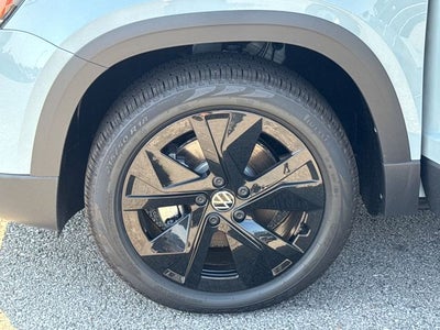 2026 Volkswagen Taos 1.5T SE Black