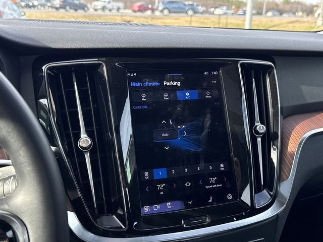 2024 Volvo S60 B5 Plus Dark Theme