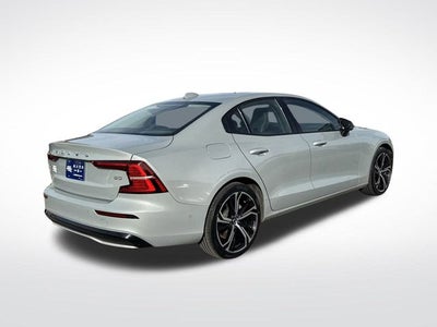 2024 Volvo S60 B5 Plus Dark Theme