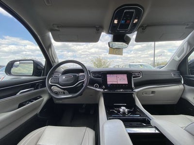 2023 Jeep Wagoneer Base