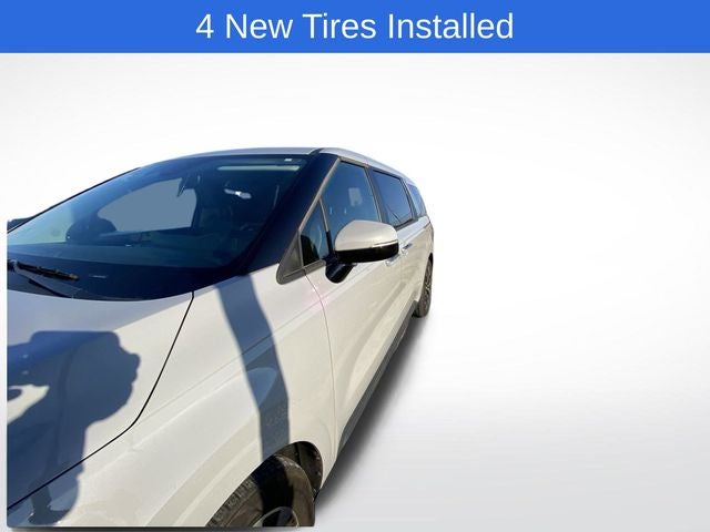 2024 Kia Carnival EX